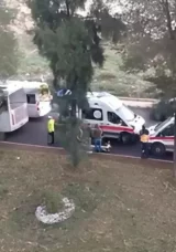 İzmir Buca’da feci olay! Okul servisi park halindeki TIR’a çarptı: 1 öğrenci hayatını kaybetti!