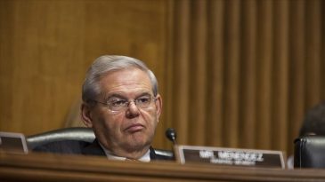Türkiye karşıtı Bob Menendez’e rüşvet almaktan 11 yıl hapis cezası verildi