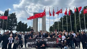 Beşiktaş Taraftarından Anlamlı Hareket: Çanakkale Şehitlerini Ziyaret Ettiler