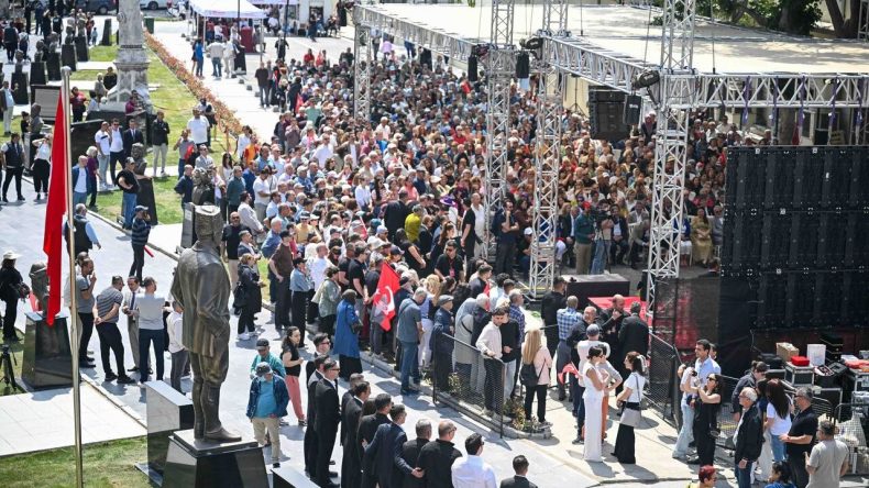 Bornova’nın Yeni Meydanı Büyük İlgiyle Açıldı