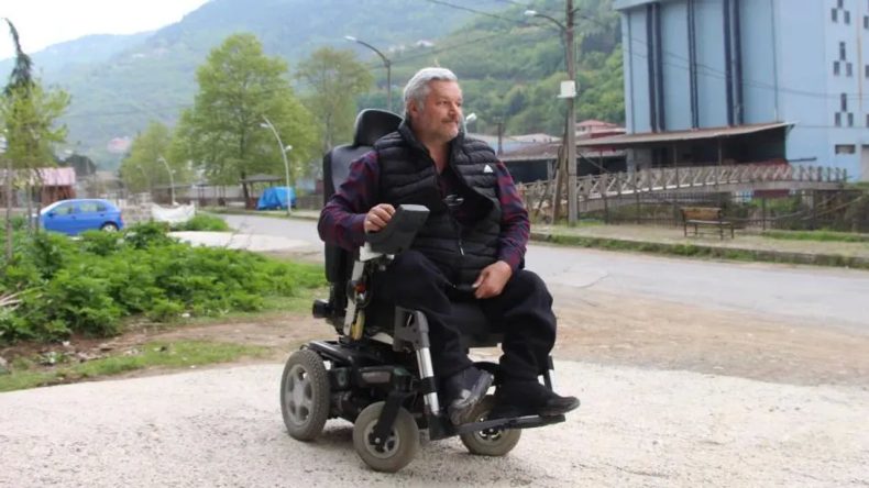 Böylesini görmediniz: 11 yıldır boşanmak için eşini arıyor