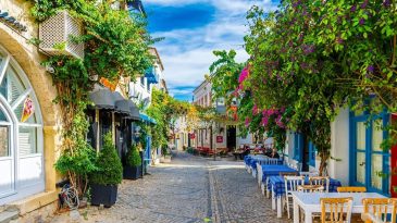 Çeşme Alaçatı’da İcradan Satılık 2 Katlı Bina