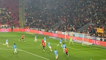 Göz-Göz İlk Yarıyı İki Golle Önde Tamamladı
