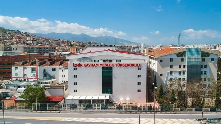 İzmir Kavram Meslek Yüksekokulu