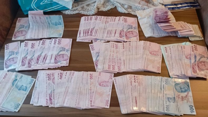 İzmir’de FETÖ Baskını: 31 Kişi Gözaltına Alındı
