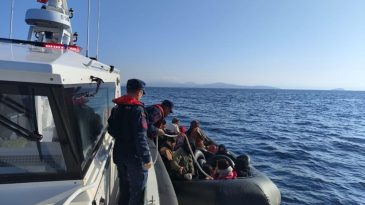 İzmir’de Göçmen Operasyonu: 74 Kişi Sahil Güvenlik Tarafından Kurtarıldı
