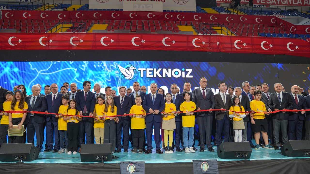 İzmir'de Öğrenciler Dijital Yeteneklerini Sergiledi