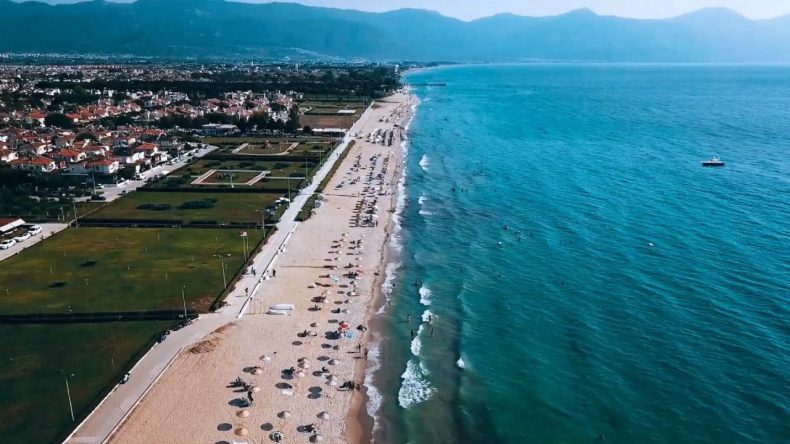 İzmir’e Bir Buçuk Saat Uzaklıktaki Ailelerin Gözde Plajı: Kuşadası Sevgi Plajı’na Nasıl Gidilir?