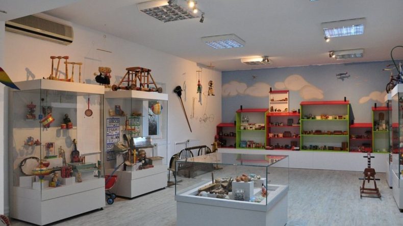 İzmirli Çocukların Eğlence Noktası: Antika Oyuncaklar ve Eşsiz Koleksiyonların Evi