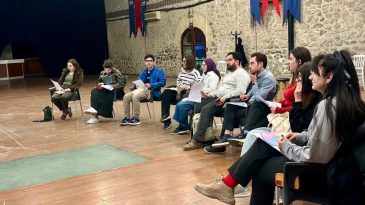 İzmirli Gençlere Duygusal Dayanıklılık Eğitimi Veriliyor