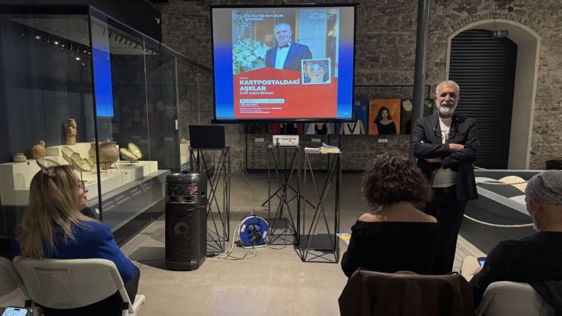 İzmirliler Aşkın Kartpostallardaki Yolculuğuna Çıktı