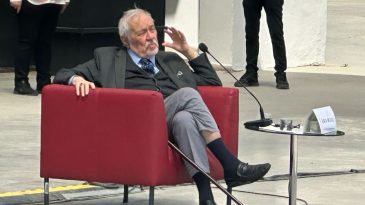 İzmirlilerden yoğun ilgi gördü: Kitap fuarında İlber Ortaylı söyleşisi