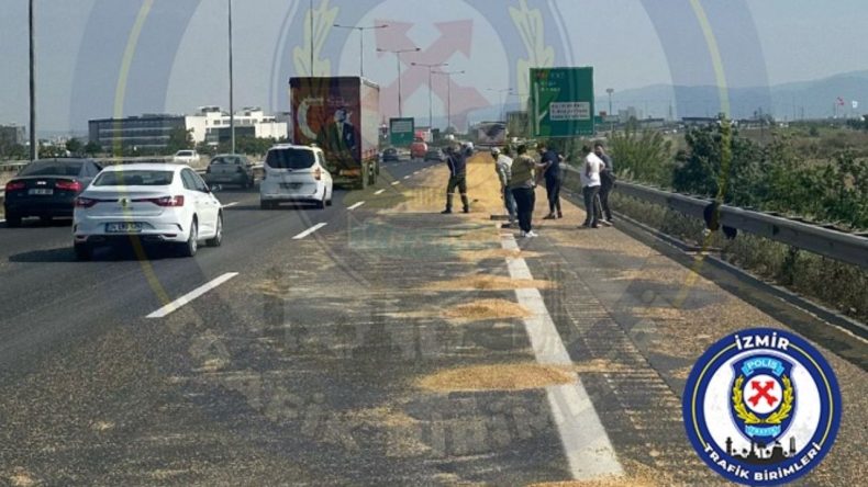 Yola Çıkacak İzmirlilerin Dikkatine: İzmir Seyrek-Sasalı Otoyolu’nda Trafik Aksaması, Sağ Şerit Kapatıldı
