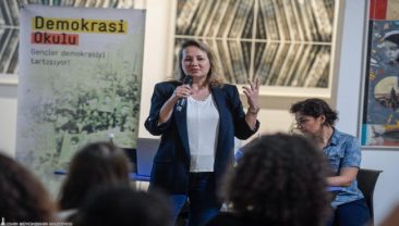 Akdeniz Akademisi Demokrasi Okulu açıldı