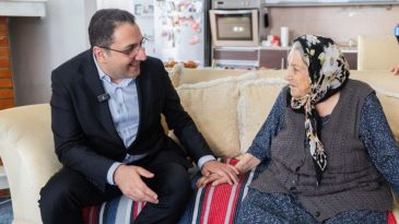 Balçova’da Üç Asırlık Çınar Anneye Ziyaret