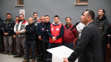 Başkan Eşki’den 1 Mayıs Kutlaması: Slogan Attı, Halay Çekti