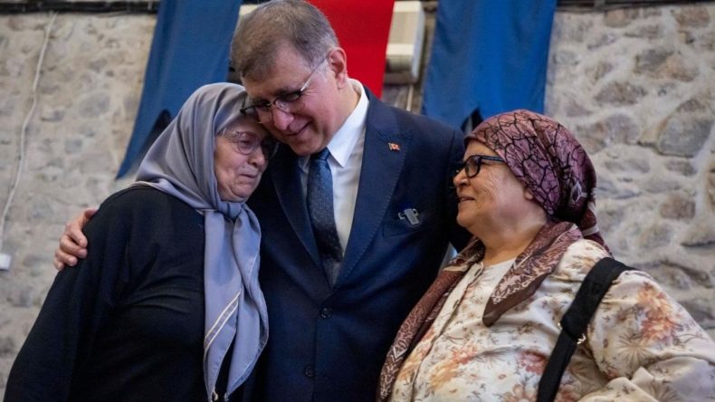 Başkan Tugay Anneler Günü’nde Şehit Annelerini Unutmadı