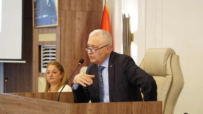 Başkan Tükmen: Hizmet için kapıdan kovun, pencereden yine girerim
