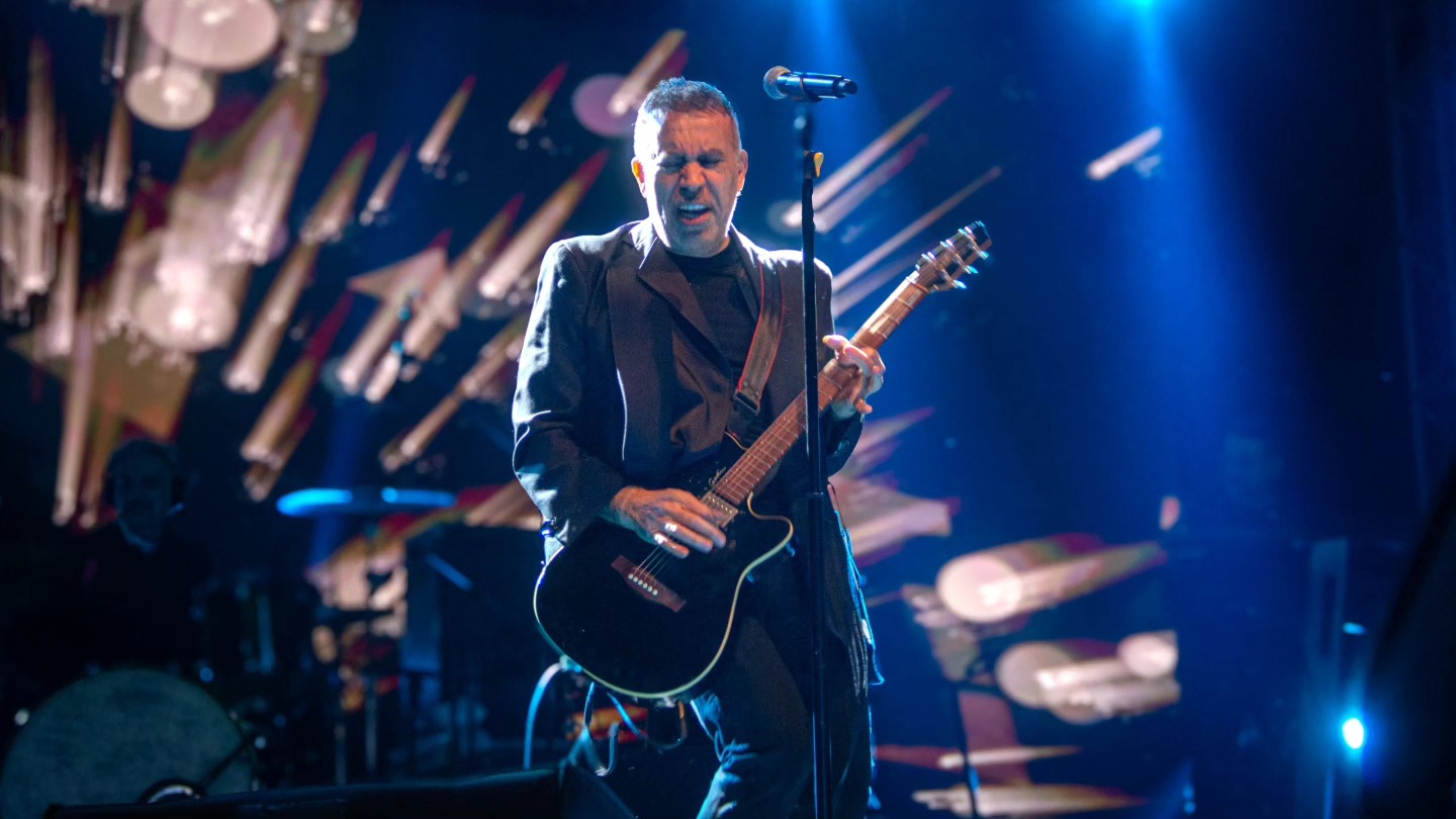 Haluk Levent Performansı