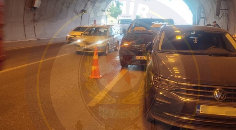 Bayraklı Tüneli Girişinde Zincirleme Kaza: İzmir Trafiği Felç Oldu
