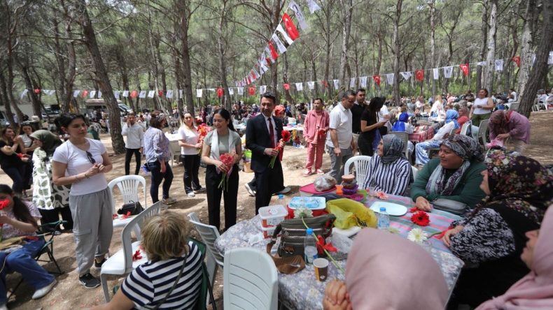 Bayraklılı Anneler Piknikte Bir Araya Geldi