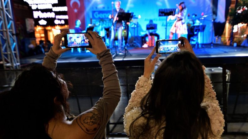 Bornova Gençlik Festivali’nde Grup Seksendört Sahne Alacak