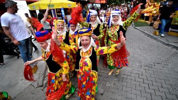 Bornova’da Halay Coşkusu: Yarın Tüm İzmirliler Galada Buluşuyor