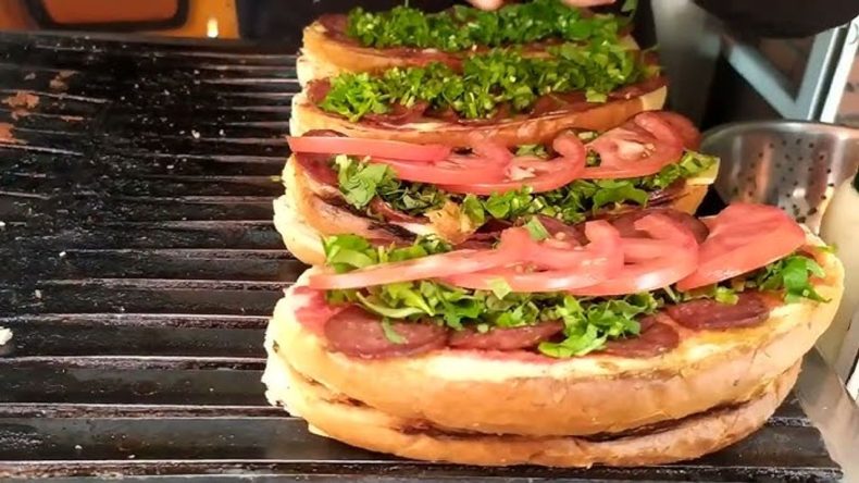 Bu Sandviçe Doyum Olmaz: Tire’de Yapılıyor, Tadı Damak Çatlatıyor