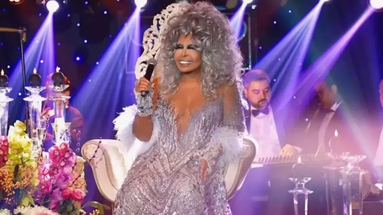 Bülent Ersoy’dan sahnede beklenmeyen hareket: “Yaşattıklarınızı yaşamadan ölmeyeceksiniz”
