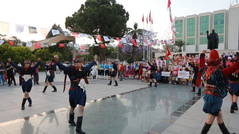 Bulgaristan, Gürcistan, Rusya ve Polonya’dan ekipler gelecek: Selçuk’ta halk oyunu şöleni
