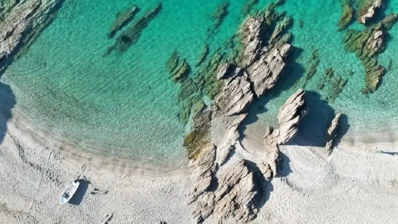 Cam gibi suyuna hayran kalacaksınız: İzmir’de huzur arayanlar için gizli bir plaj