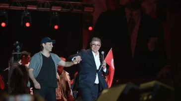 CHP İzmir Mitinginde Duman Rüzgarı: Tugay’dan Güçlü Bir Mesaj