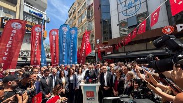 CHP İzmir’den Özel’e Yapılan Saldırıya Sert Tepki: Ülkemizin AKP İktidarıyla Kaybedecek Bir Tek Günü Dahi Yoktur