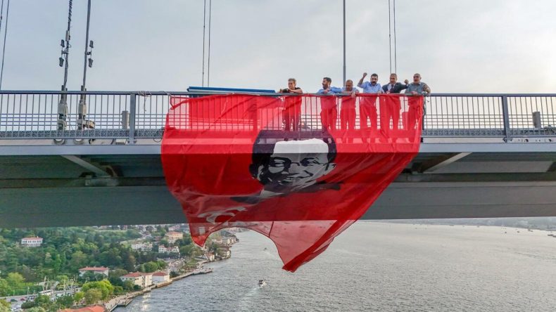 CHP Milletvekillerinin Pankart Eylemi Sonrası Soruşturma Başlatıldı