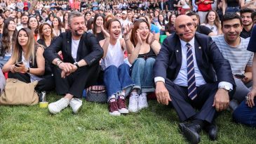 CHP’li Tanal, Bucalı gençlerle buluştu: Bana WhatsApp’tan ulaşın!