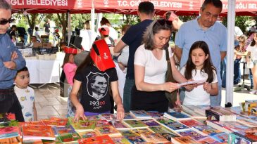 Çiğli’de Kitap Günleri Devam Ediyor: Minik Okurlar, Yazarlarla Buluştu