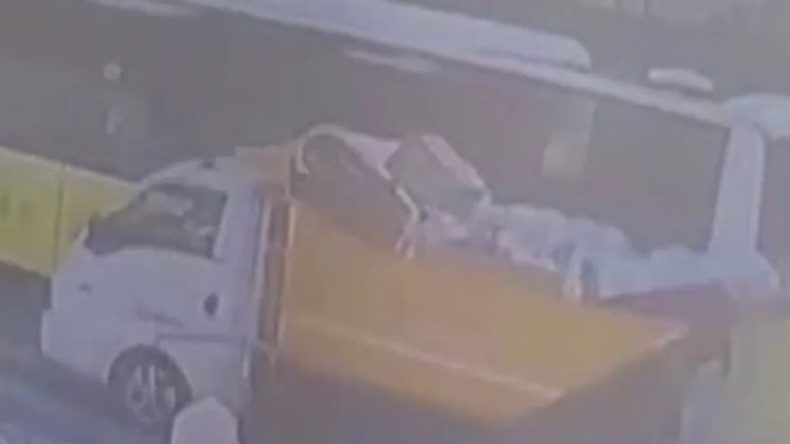 Çöp Kamyonu Sollama Yaptı, İşçisinin Üzerinden Geçti!