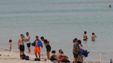 Deniz, Kum, Güneş: İzmirliler Hafta Sonu Çeşme’ye Akın Etti