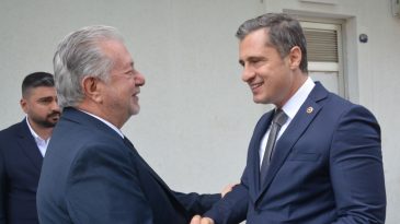 Deniz Yücel’e Esnaftan Sıcak Karşılama: İzmir İçin Bir Şans Olduğunu Düşünüyoruz