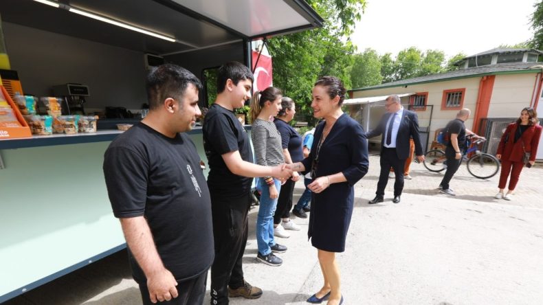 Efes Selçuk’ta Engeller Aşılıyor: Gençlerin Yeni İstihdam Kaynağı
