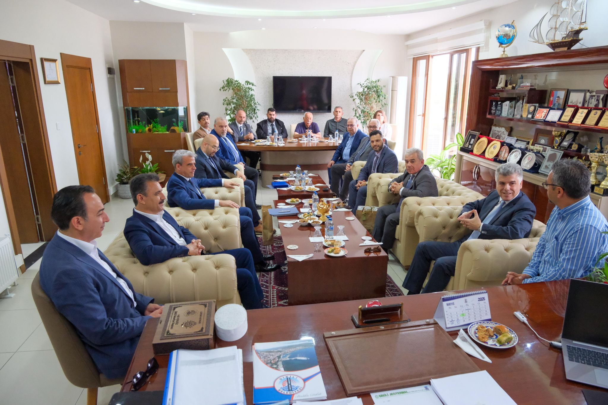 Egenin Iki Yakasi Bulusuyor Dikili Midilli Seferleri Basliyor