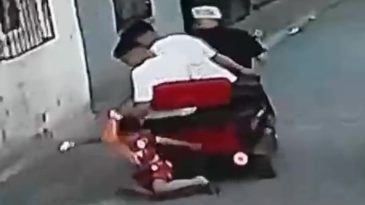 Galatasaray Formalı Çocuğu Sürüklediler: Şaka Dediler