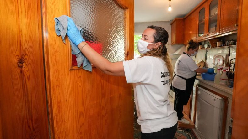 Gaziemir’de Ücretsiz Temizlik Hizmeti: 98 Aile Faydalanıyor