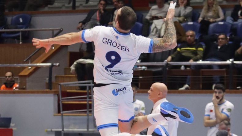 Georg Grozer Arkas Spor’a veda etti