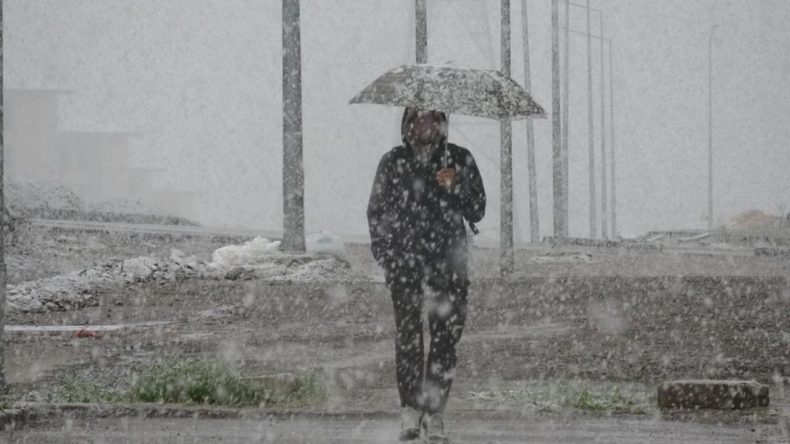 Görenler gözlerine inanamadı: Mayıs ayı ortasında lapa lapa kar yağdı