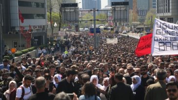 İstanbul’da Sırrı Süreyya Önder Anısına Anlamlı Yürüyüş