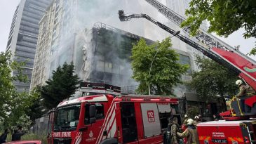 İstanbul’da Yangın Korkusu: Yüzlerce Daire Boşaltıldı