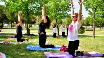 İzmir’in 8500 Yıllık Tarihinde Ücretsiz Yoga Etkinliği: Matını Al Gel