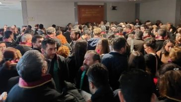 İzmir Barosu Meslektaşlarına Destekte Bulundu: Dava Takibi Sürüyor