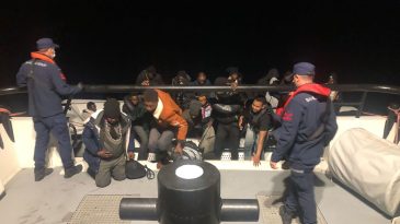 İzmir Dikili’de Düzensiz Göçmenlere Operasyon: 28 Kişi Kurtarıldı